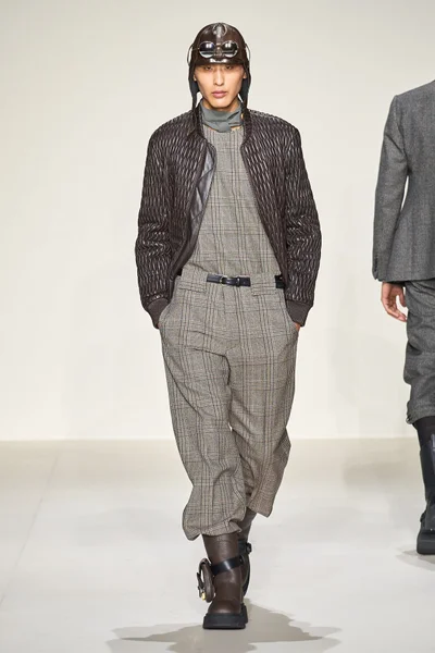 Look 12